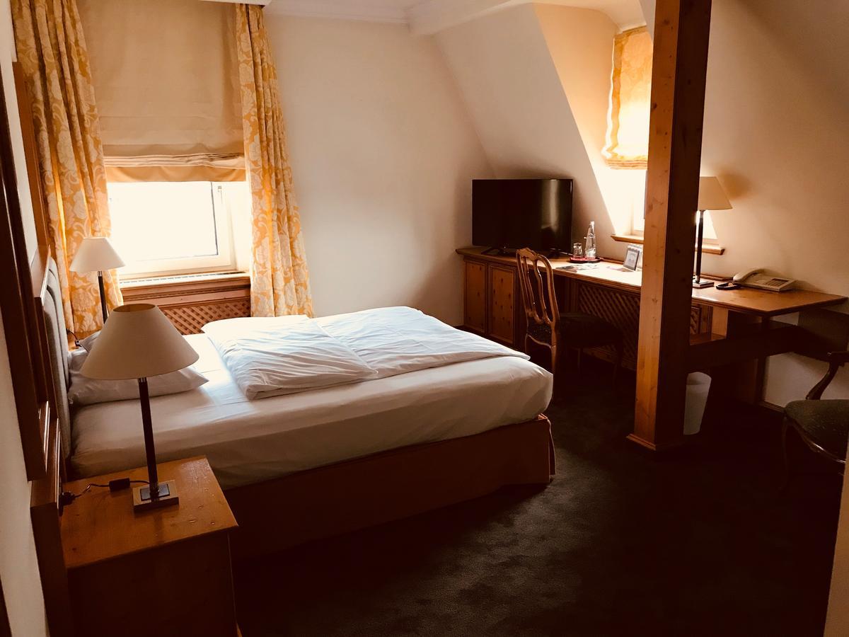 Kleines Hotel Форхайм Екстериор снимка